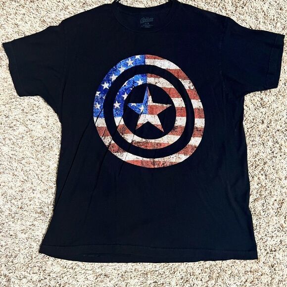 🔥🔥 MARVEL AVENGERS Captain America Graphic Tee - not Vintage or AOP - Mens L - Picture 1 of 7